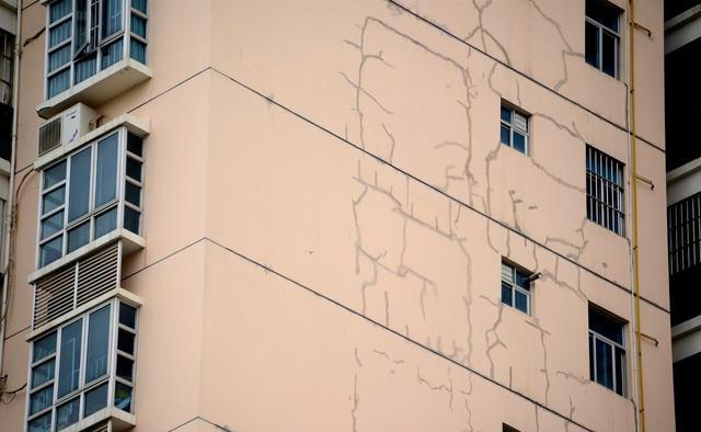 外墙涂灰是用白水泥还是腻子粉好？